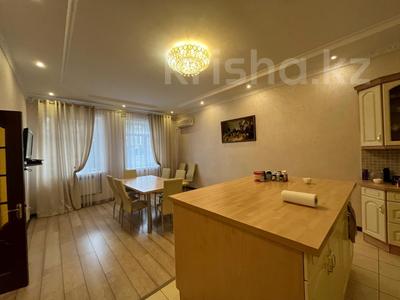 Отдельный дом · 7 комнат · 470 м² · 12 сот., мкр Юго-Восток, Панель центр 18 за 170 млн 〒 в Караганде, Казыбек би р-н
