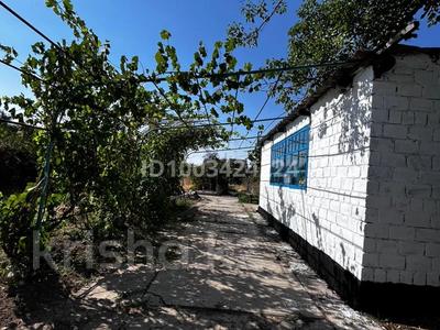 Отдельный дом · 3 комнаты · 40 м² · 8 сот., Акку 61 — Шолдалада уй сатылады. 8 соток жеримен за 4 млн 〒 в Таразе