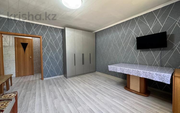 1-комнатная квартира · 35 м² · 1/9 этаж, мкр Юго-Восток, мкр Гульдер 1 за 15 млн ₸ в Караганде, Казыбек би р-н — фото 3