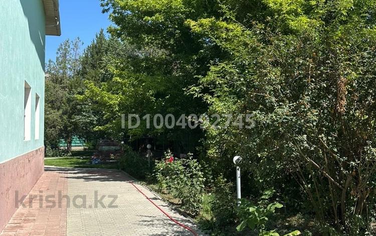 Отдельный дом · 10 комнат · 350 м² · 15 сот., Алимхана Комратова — Тупик напротив автопарка за 180 млн 〒 в Таразе — фото 15