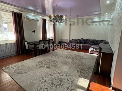 Отдельный дом · 4 комнаты · 200 м² · 10 сот., мкр Жастар 2, Султанбек Кожанов 25 — От Алматинской 3-й дом за 36 млн 〒 в Актобе, жилой массив Жанаконыс