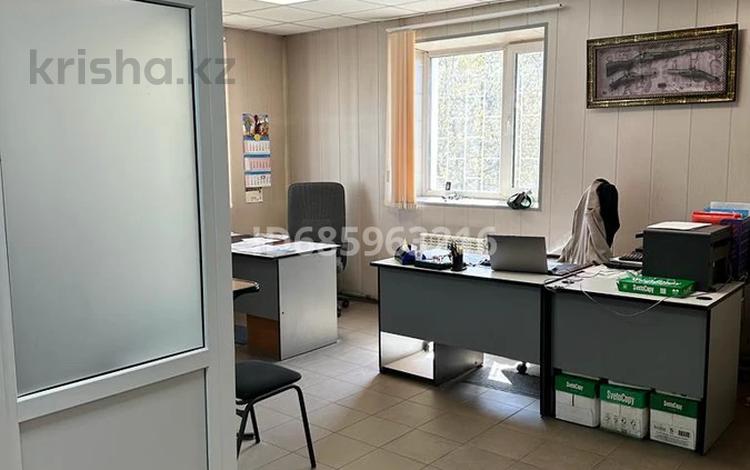 Офисы, склады • 818 м² за 110 млн 〒 в Петропавловске — фото 18
