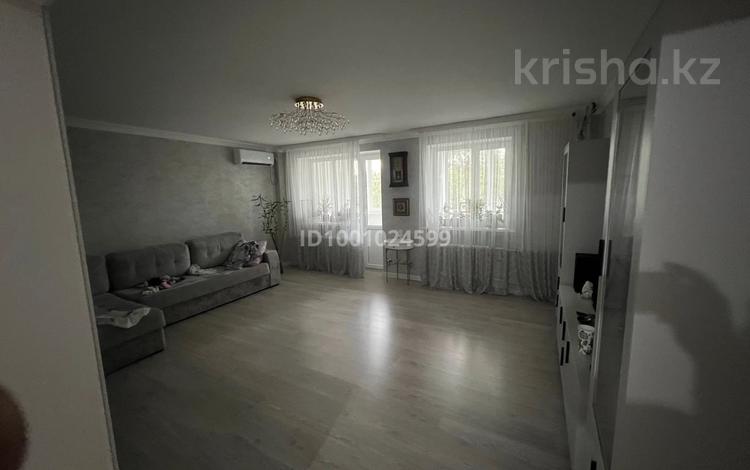 4-комнатная квартира · 110 м² · 4/5 этаж, Азаттык 77 за 41 млн ₸ в Атырау — фото 2