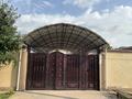 Отдельный дом · 10 комнат · 260 м² · 8 сот., мкр Самал-3, Отырар 61 за 80 млн ₸ в Шымкенте, Абайский р-н