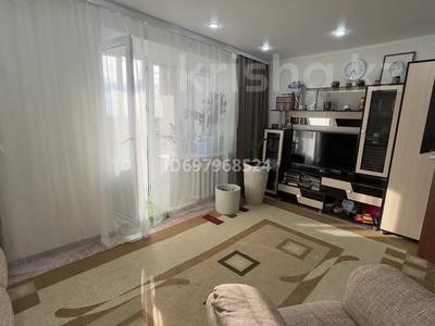 3-бөлмелі пәтер · 63 м² · 8/9 қабат, Курмангазы 161, бағасы: 21 млн ₸ в Уральске, мкр Школьник