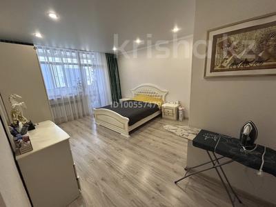 3-комнатная квартира · 90 м² · 8/9 этаж, Азильхан Нуршаихов за 400 000 〒 в Астане, Нура р-н