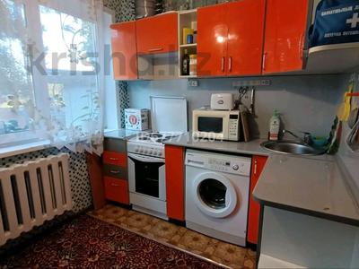 2-бөлмелі пәтер, 51 м², 1/9 қабат, Майкудук, Майкудук, 15й микрорайон 37, бағасы: 13 млн 〒 в Караганде, Алихана Бокейханова р-н