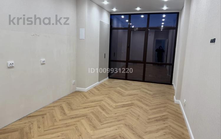 2-бөлмелі пәтер · 76.5 м² · 6/10 қабат, Молдагулова 5/4, бағасы: 41.5 млн ₸ в Уральске — фото 2
