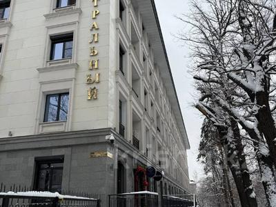 Свободное назначение, офисы, магазины и бутики, склады, салоны красоты, медцентры и аптеки, образование, развлечения · 261 м² за 249.5 млн 〒 в Алматы, Медеуский р-н