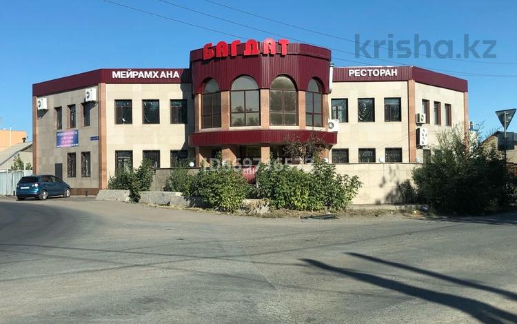 Свободное назначение • 700 м² за 1.4 млн 〒 в Караганде, Казыбек би р-н — фото 2