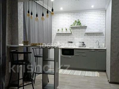 1-комнатная квартира, 32 м², 5/5 этаж посуточно, Казахстан 110/1 за 12 000 〒 в Усть-Каменогорске