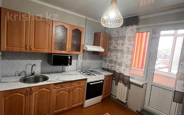 3-комнатная квартира · 70 м² · 4/5 этаж, мкр 8, Алии молдагуловой за 20.5 млн ₸ в Актобе — фото 2