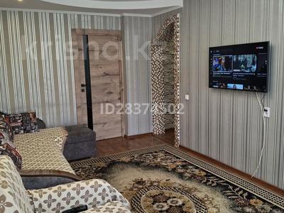2-комнатная квартира · 52 м² · 2/5 этаж, Ауэзова 27 за 15 000 ₸ в Семее