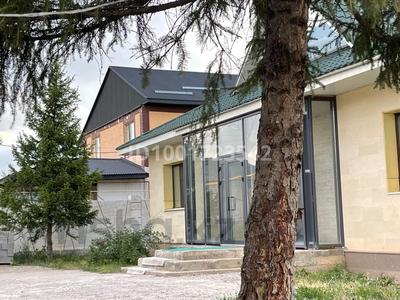 Отдельный дом · 4 комнаты · 240 м², Хасанова — Ниже ресторана Амир Али за 350 000 〒 в 