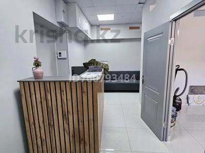 Аренда коммерческой недвижимости в Мангистауской обл.: Офисы, медцентры и аптеки, образование, кабинеты и рабочие места · 105 м² за 500 000 〒 Офисы, медцентры и аптеки, образование, кабинеты и рабочие места · 105 м² за 500 000 〒 в Актау, 32В мкр