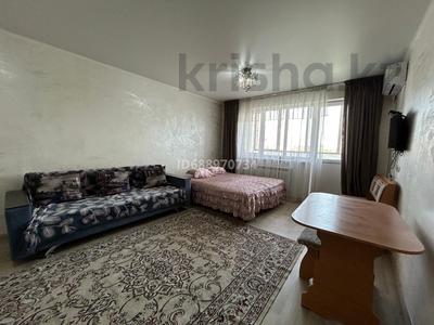 Аренда квартир в Алматы: 1-комнатная квартира · 40 м² · 5/10 этаж, мкр Аксай-5, Б. Момышулы 25 за 210 000 〒 1-комнатная квартира · 40 м² · 5/10 этаж, мкр Аксай-5, Б. Момышулы 25 за 210 000 〒 в Алматы, Ауэзовский р-н