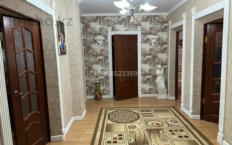 3-бөлмелі пәтер · 128 м² · 1/9 қабат, мкр. Алмагуль, М-н Алмагуль 4, бағасы: 43 млн ₸ в Атырау — фото 2