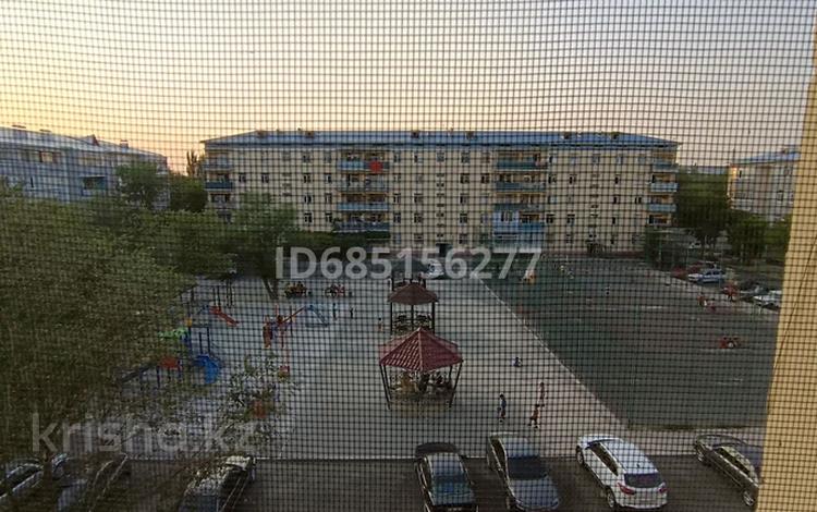 2-комнатная квартира, 48 м², 4/5 этаж, 35 мкр — Мкр самал за 10 млн 〒 в Туркестане — фото 2