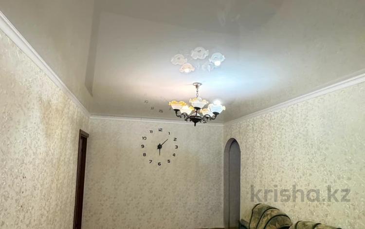 2-комнатная квартира · 50.8 м² · 4/9 этаж, мкр Юго-Восток, 27й микрорайон Строителей 1 — рынок Арай Муканова Строителей за 21.5 млн ₸ в Караганде, Казыбек би р-н — фото 2