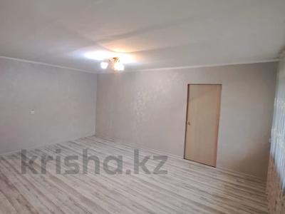 2-комнатная квартира · 44 м² · 1/4 этаж, ул. Камзина 98 за 11 млн ₸ в Павлодаре