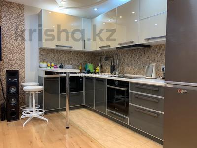 3-комнатная квартира · 66 м² · 5/5 этаж, мкр Михайловка , Крылова 42 за 30 млн 〒 в Караганде, Казыбек би р-н