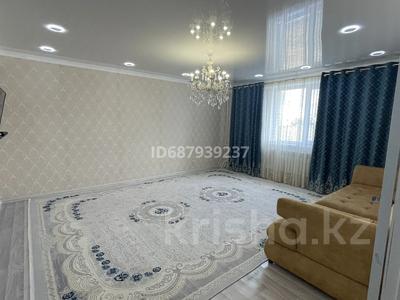 4-комнатная квартира, 110 м², 1 этаж, Сатпаева 143 за 39.5 млн 〒