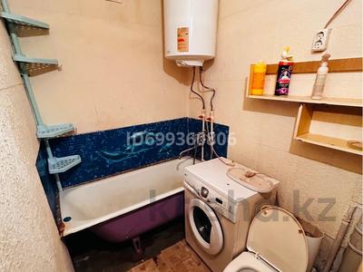2-бөлмелі пәтер · 44 м² · 5/5 қабат, 12-шағынаудан 49 — Возле остановки 13 микрорайон, бағасы: 8.5 млн ₸ в Караганде, Алихана Бокейханова р-н