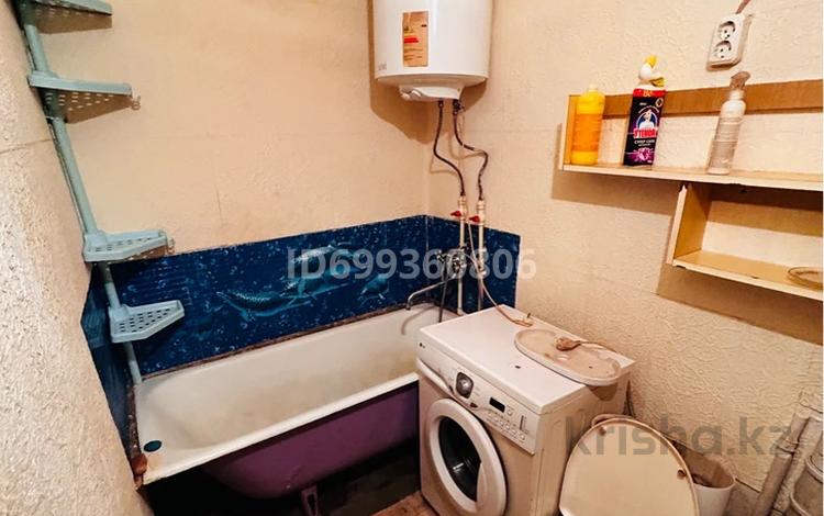 2-бөлмелі пәтер · 44 м² · 5/5 қабат, 12-шағынаудан 49 — Возле остановки 13 микрорайон, бағасы: 8.5 млн ₸ в Караганде, Алихана Бокейханова р-н — фото 2