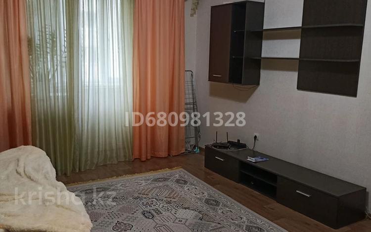 1-комнатная квартира · 42 м² · 3/5 этаж · помесячно, мкр Астана 14 за 135 000 〒 в Уральске — фото 2