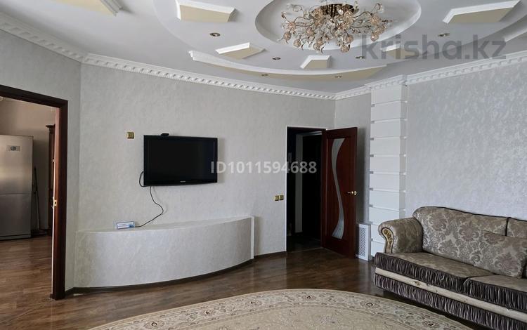 2-комнатная квартира · 70 м² · 3/9 этаж, мкр Сары Арка 40 за 300 000 ₸ в Атырау — фото 21