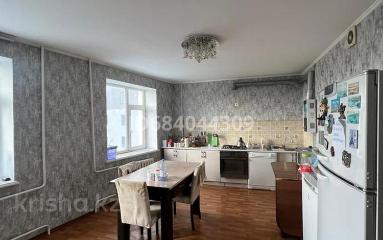 4-комнатная квартира, 130 м², 4/5 этаж, мкр Нурсат 28 — Аллея прямо над Халык банком за 51 млн 〒 в Шымкенте, Каратауский р-н — фото 2