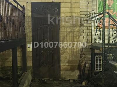 Офисы, магазины и бутики, образование, развлечения, конференц-залы, кабинеты и рабочие места, студии · 55 м² за 160 000 〒 в Уральске, мкр Астана