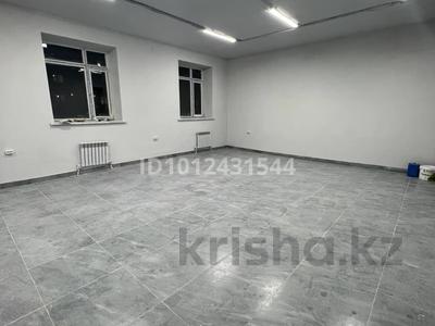 Свободное назначение, офисы, магазины и бутики, склады, общепит, салоны красоты, фитнес и спорт, медцентры и аптеки, образование, развлечения, кабинеты и рабочие места · 90 м² за 400 000 ₸ в Астане, Сарайшык р-н