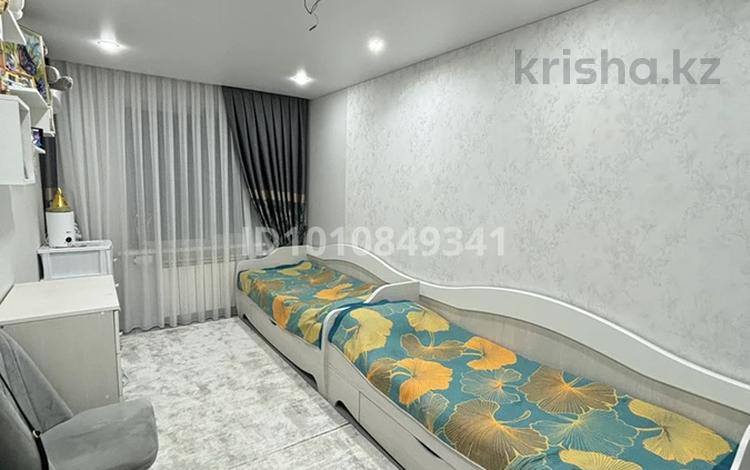 3-бөлмелі пәтер · 71.7 м² · 1/5 қабат, мкр 8, Братья Жубанова 285/1, бағасы: 33.5 млн ₸ в Актобе — фото 2
