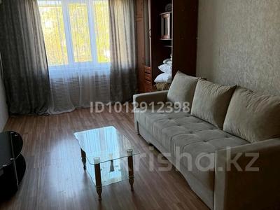 3-комнатная квартира · 87 м² · 3/9 этаж, АК. Чокина 87 — Магазин Золотое руно, возле 9 лицея за 22 000 ₸ в Павлодаре