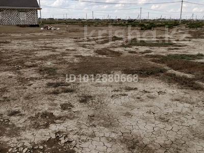 Участок · 8 соток, мкр Кайнар, 42 13 за 1 млн ₸ в Атырау