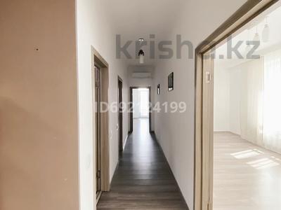 2-комнатная квартира, 76 м², 10/14 этаж помесячно, Кабанбай батыра за 250 000 〒 в Астане, Нура р-н
