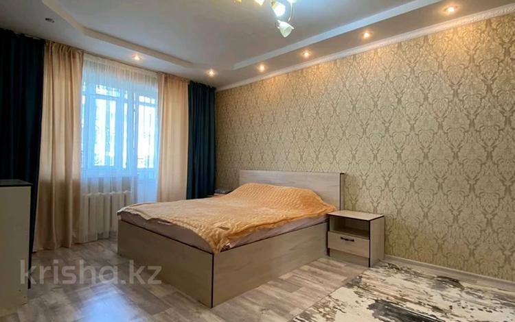 1-комнатная квартира, 42 м², 2/5 этаж помесячно, Астана 7 — Альфараби за 150 000 〒 в Таразе — фото 2