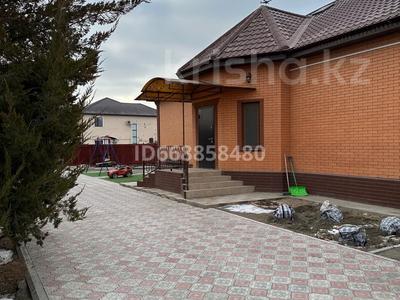 Продажа домов и дачи в Атырауской обл.: Отдельный дом · 5 комнат · 220 м² · 10 сот., Рембаза, 27 көше за 60 млн 〒 Отдельный дом · 5 комнат · 220 м² · 10 сот., Рембаза, 27 көше за 60 млн 〒 в Атырау