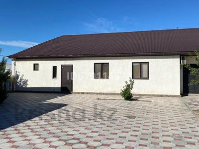 Аренда домов или дач в Атырауской обл.: Отдельный дом · 1 комната · 70 м², Алдар би 15 за 125 000 〒 Отдельный дом · 1 комната · 70 м², Алдар би 15 за 125 000 〒 в Атырау