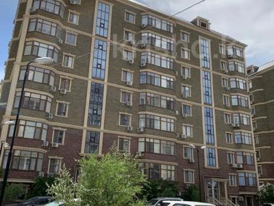 4-бөлмелі пәтер, 150 м², 3/9 қабат, Валиханова 13-21, бағасы: 105 млн 〒 в Атырау