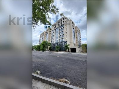 3-комнатная квартира · 127.6 м², Нурсултана Назарбаева 49а за ~ 70.2 млн 〒 в Караганде