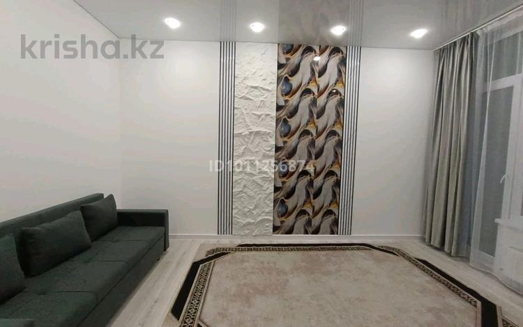 1-комнатная квартира · 40 м² · 8/12 этаж, Жубан Молдагалиев 3 за 220 000 ₸ в Астане, Нура р-н — фото 2