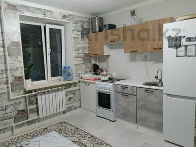 1-бөлмелі пәтер, 30 м², 2/9 қабат, мкр 5 98 — Тургенева, бағасы: 7.4 млн 〒 в Актобе, мкр 5