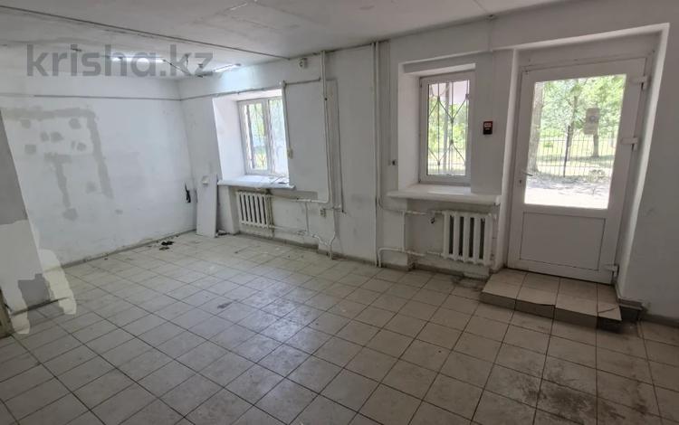 Магазины и бутики · 27.6 м² за 7.5 млн 〒 в Уральске — фото 7