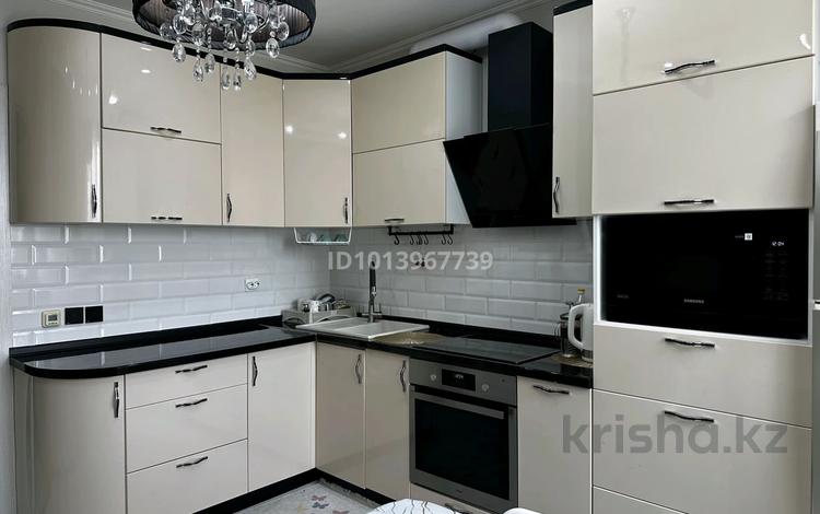 4-комнатная квартира · 99 м² · 4/9 этаж, Сауран 12/1 за 53.3 млн ₸ в Астане, Есильский р-н — фото 2