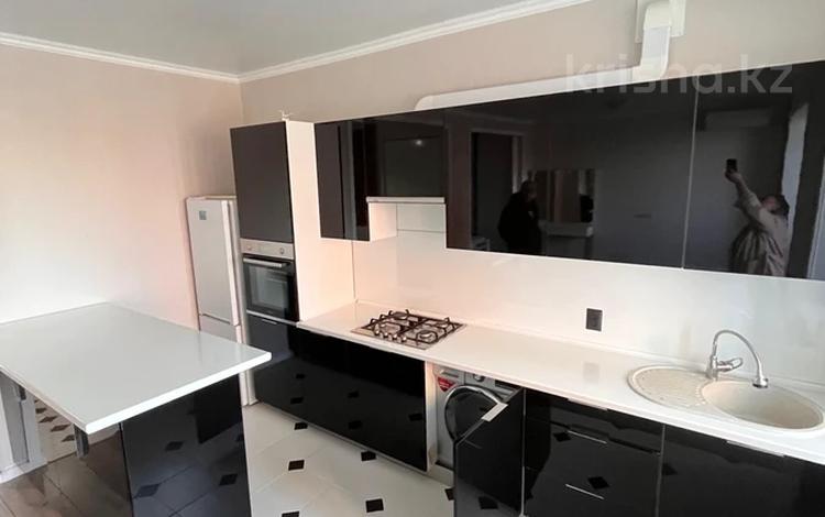 1-комнатная квартира · 54 м² · 4/5 этаж, мкр 4 27/2 за 19 млн ₸ в Уральске — фото 2