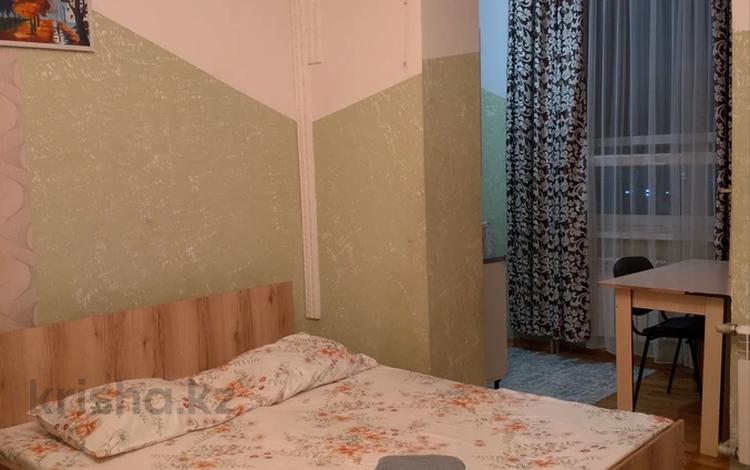 1-бөлмелі пәтер · 30 м² · 9/9 қабат, мкр Аксай-1А — Яссауи - Толе би, бағасы: 10 500 ₸ в Алматы, Ауэзовский р-н — фото 3