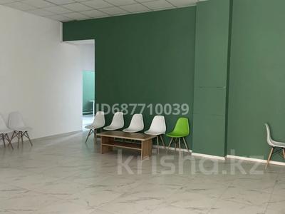 Свободное назначение, офисы, магазины и бутики, склады, общепит, салоны красоты, медцентры и аптеки, образование, развлечения, конференц-залы, кабинеты и рабочие места, студии · 156 м² за 700 000 〒 в Атырау