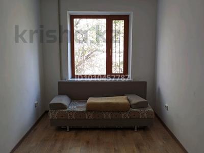 3-бөлмелі пәтер · 70 м² · 4/5 қабат, Рыскулова 198 — АПК, 23 школа, бағасы: 23 млн 〒 в Актобе